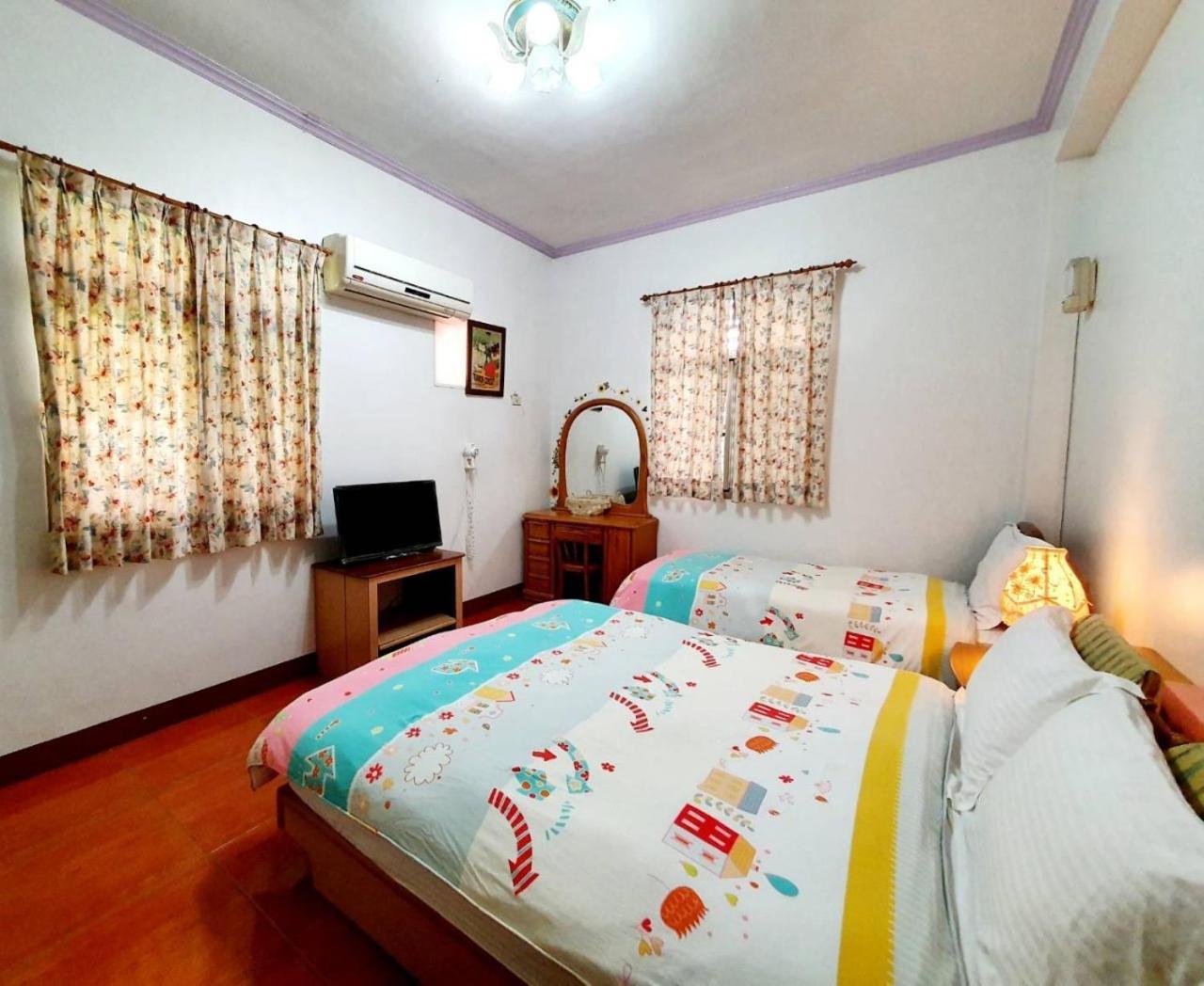 Yilan Xiang Feng Homestay อู่เจี๋ย ภายนอก รูปภาพ